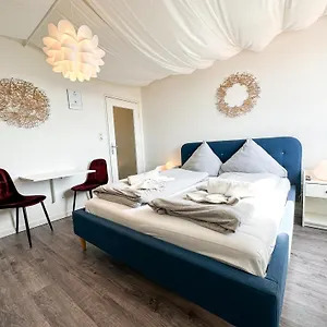 Fuer 3 Gaeste Mit Kostenlosen Parkplaetzen Und Lift Apartment Hannover